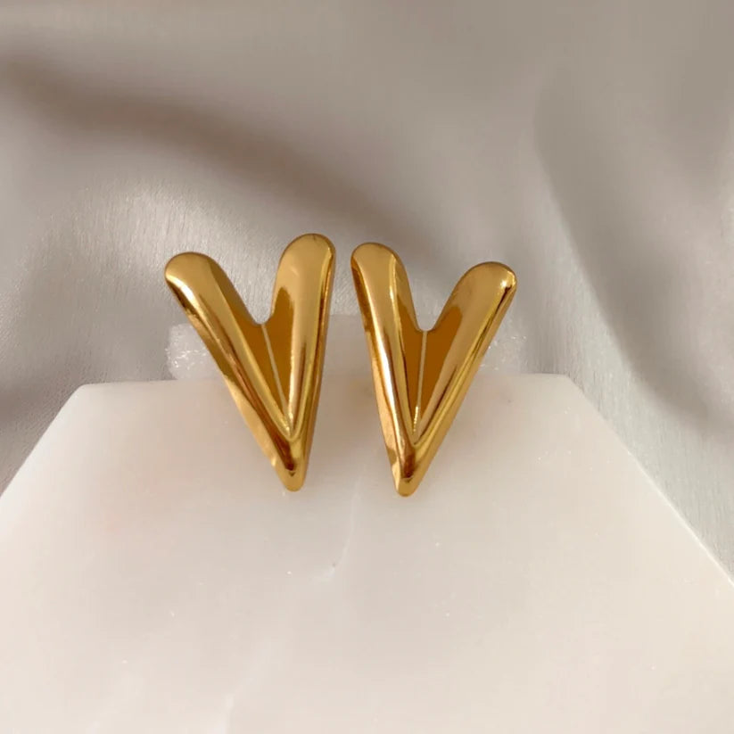 BOLD VIBE STUDS EARRINGS