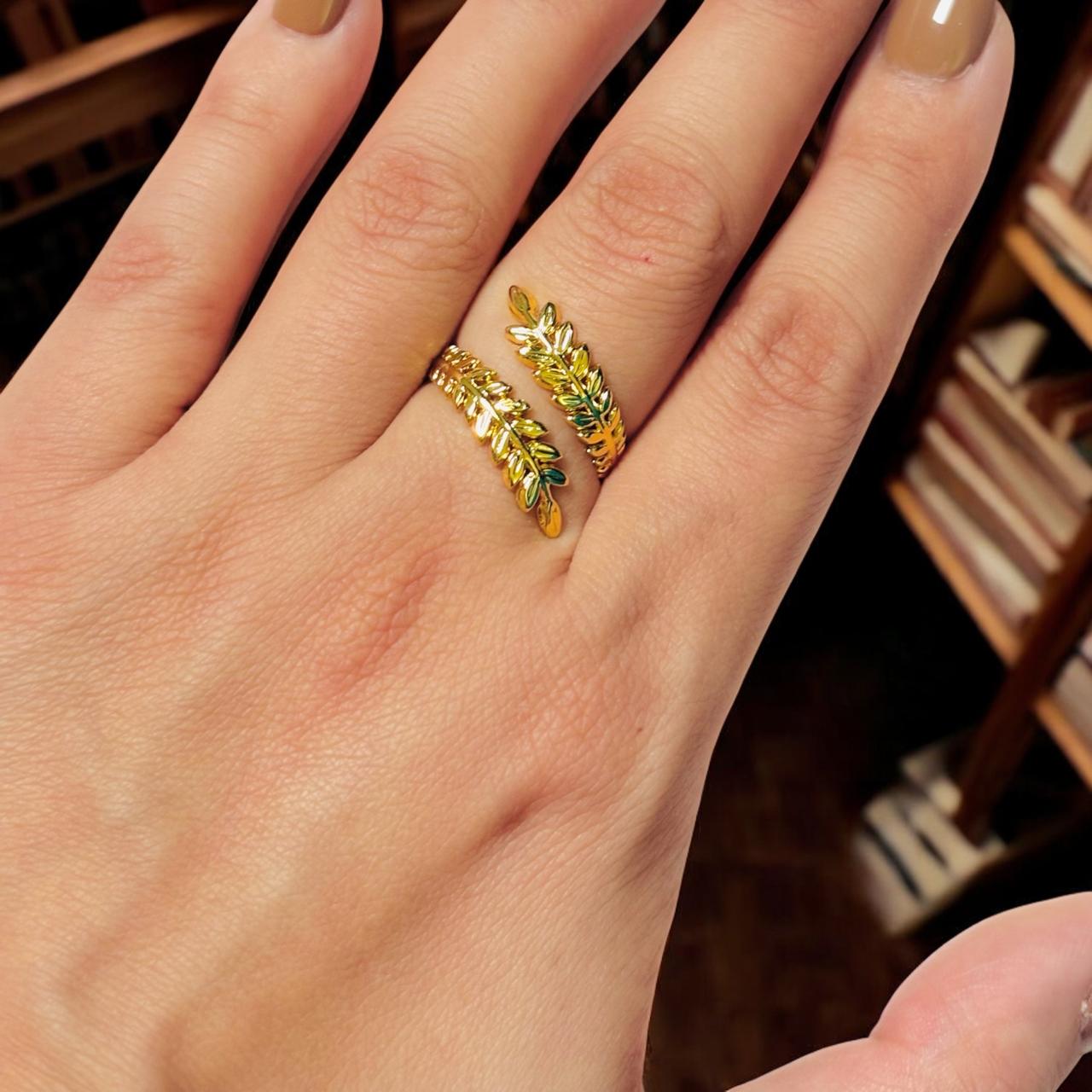 GOLDEN LEAFY RING