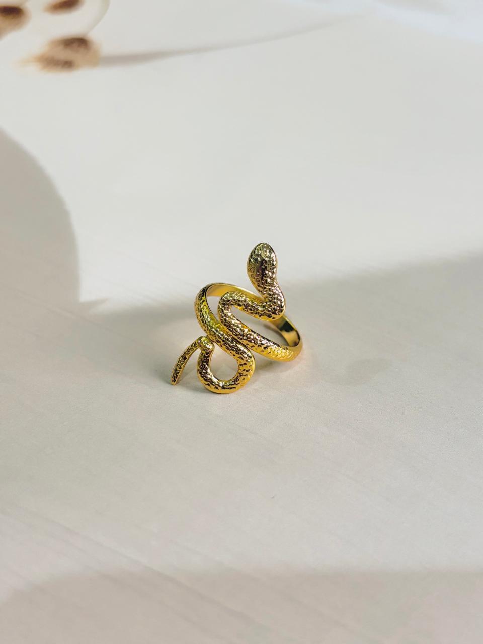 GOLDEN COBRA RING