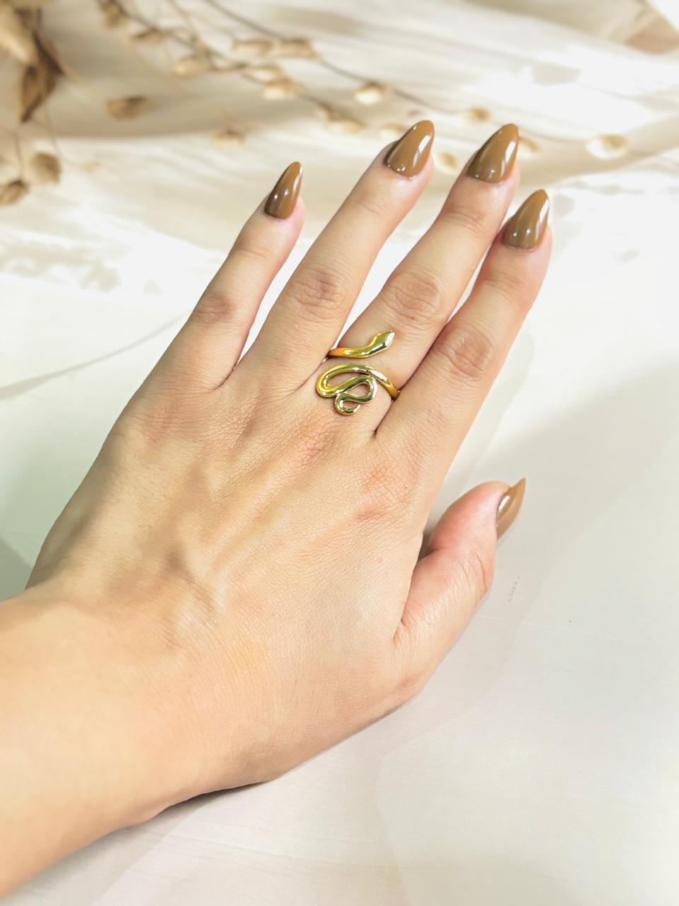 GOLDEN SERPENT CHARM RING