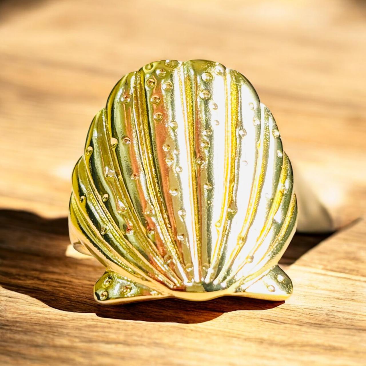 GOLDEN SHELL RING