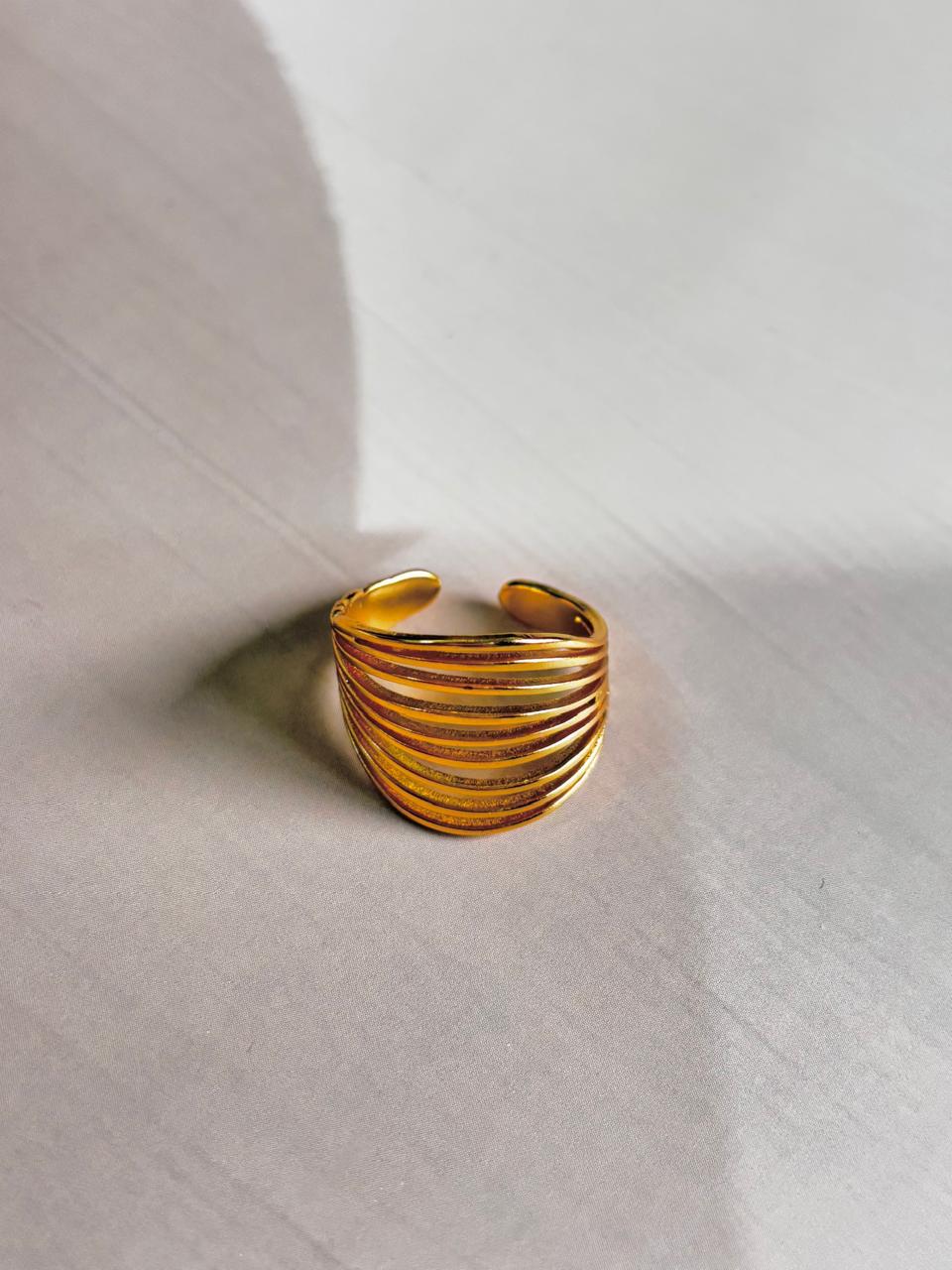 GOLDEN SPIRAL RING