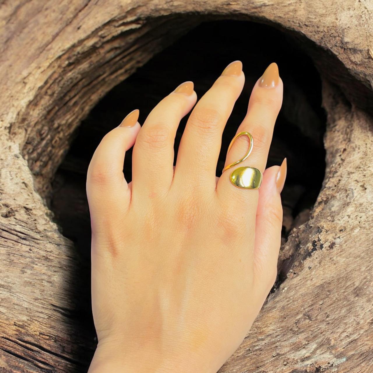 GOLDEN SWAY RING