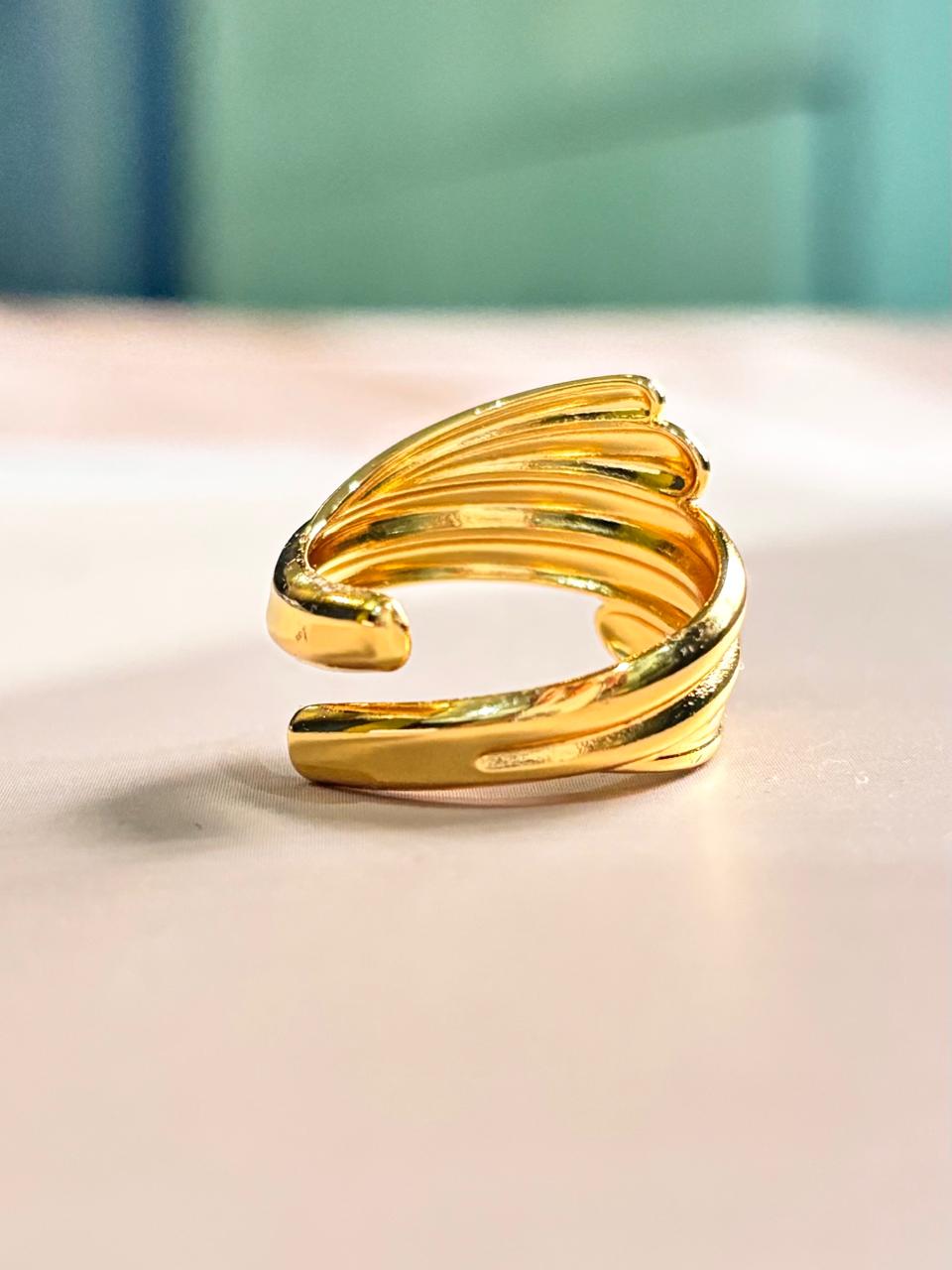 GOLDEN TWISTED RING