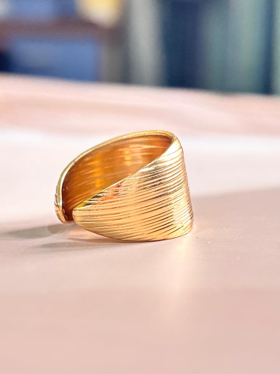 GOLDEN WHISPER RING