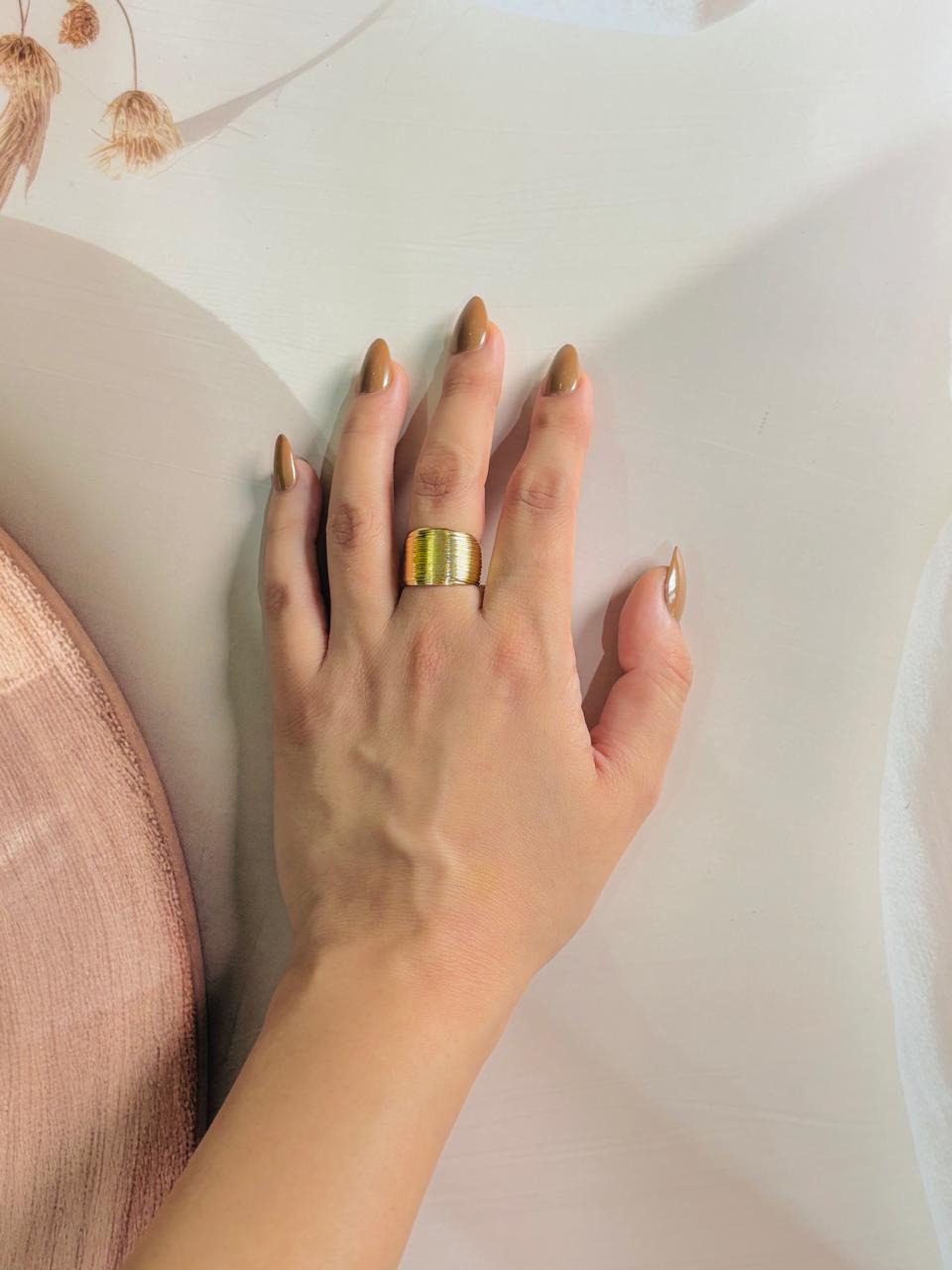 GOLDEN WHISPER RING