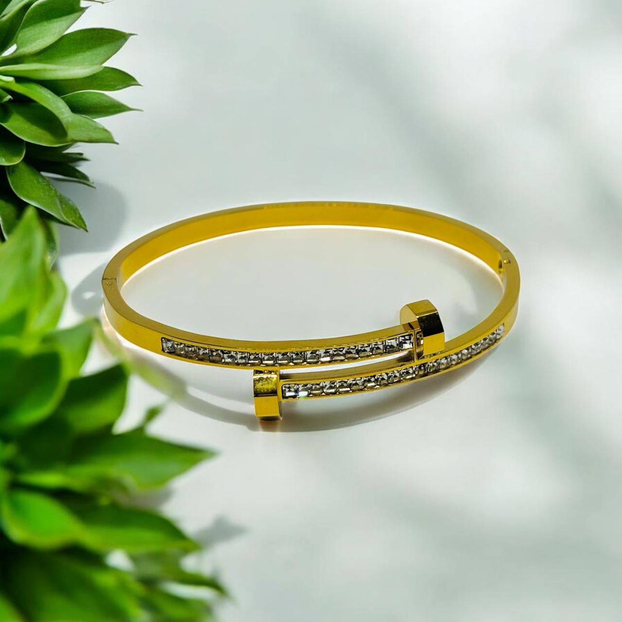 T-BAR CRYSTAL CLASP BRACELET