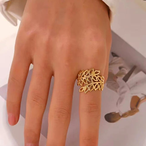 GOLDEN VINE RING