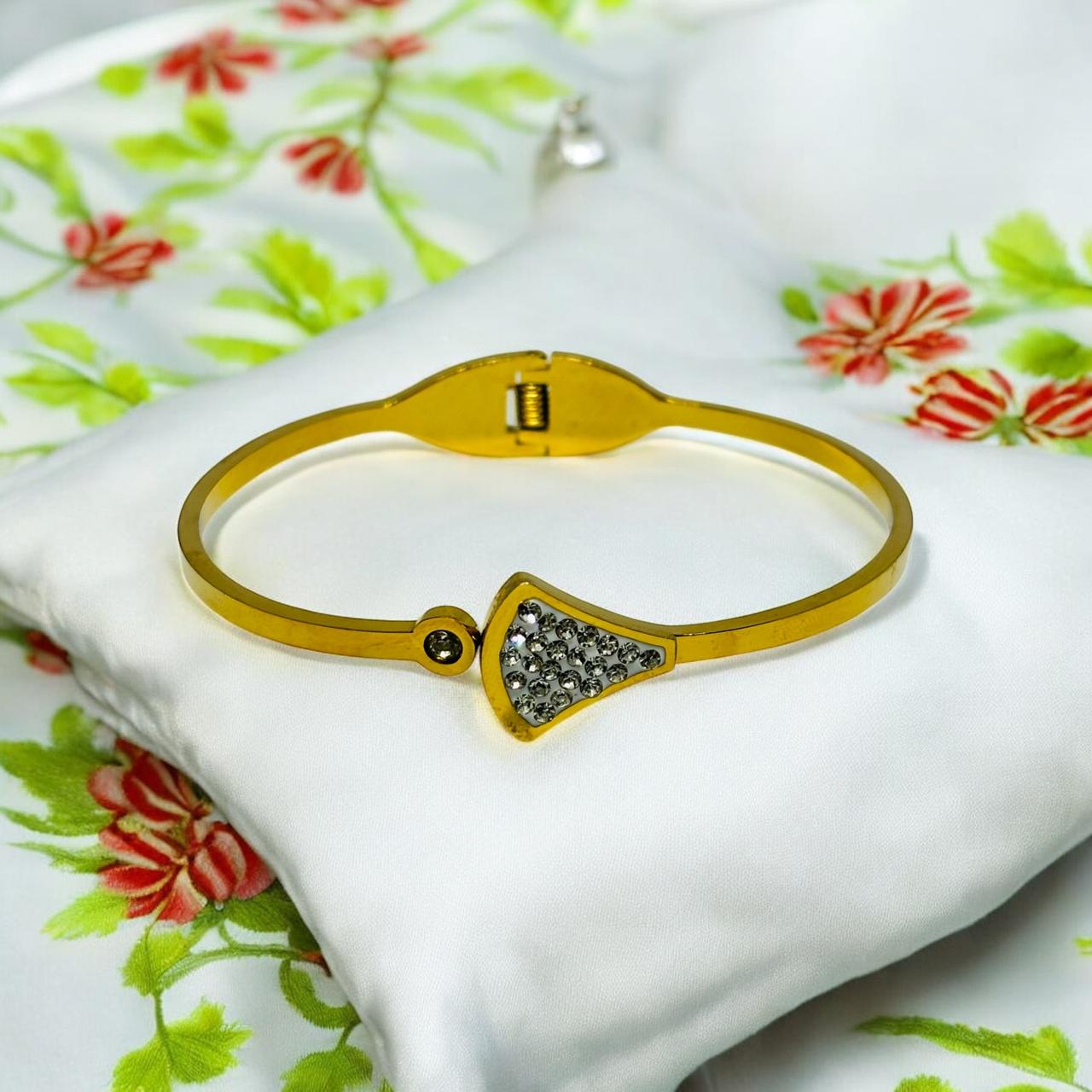 CRYSTAL CREST DESIGNER BRACELET