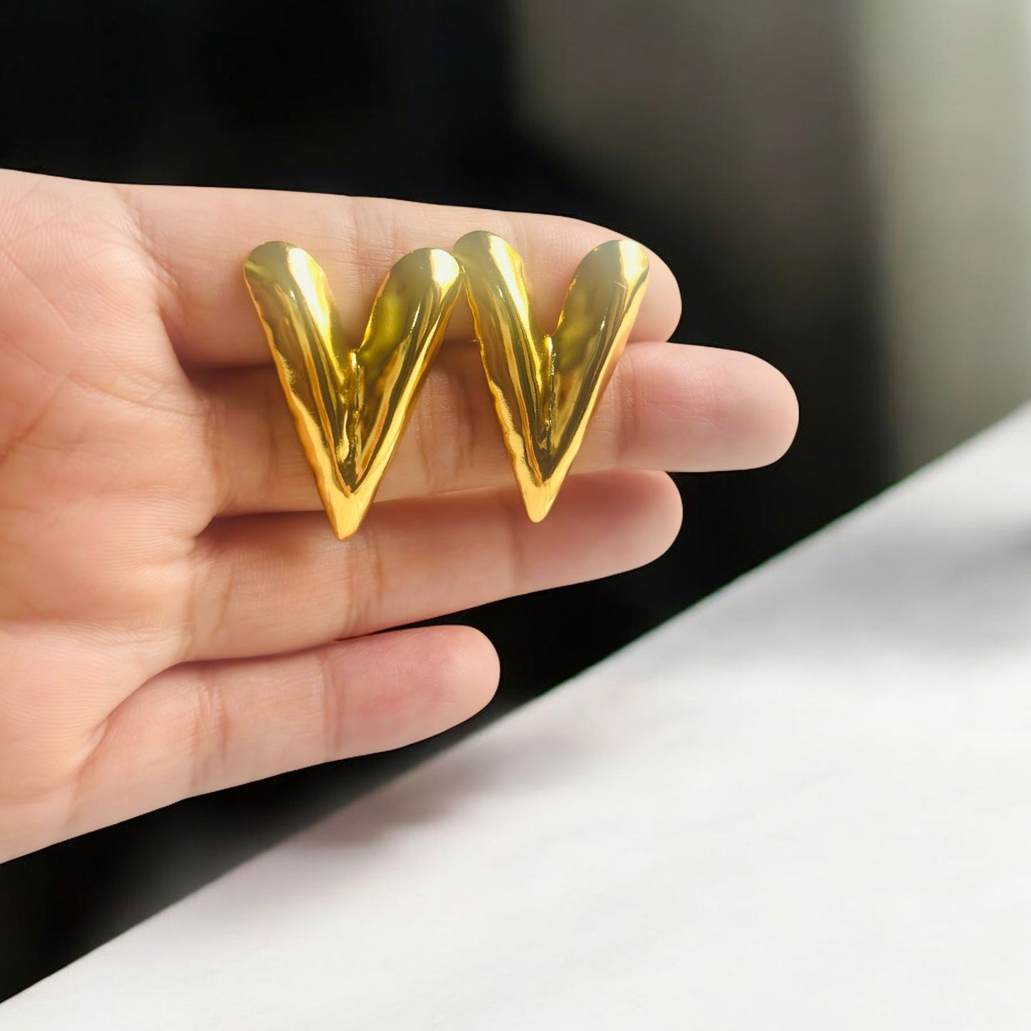 BOLD VIBE STUDS EARRINGS