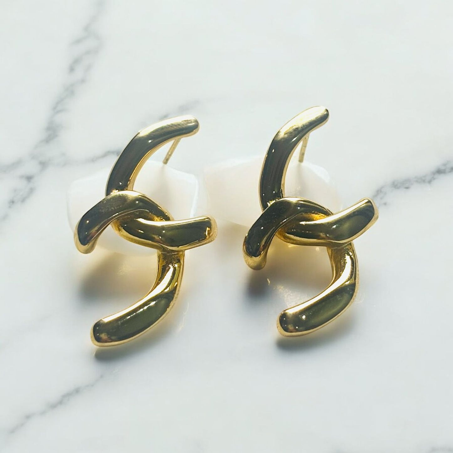 SCULPTED KNOT HOOPS EARRINGS
