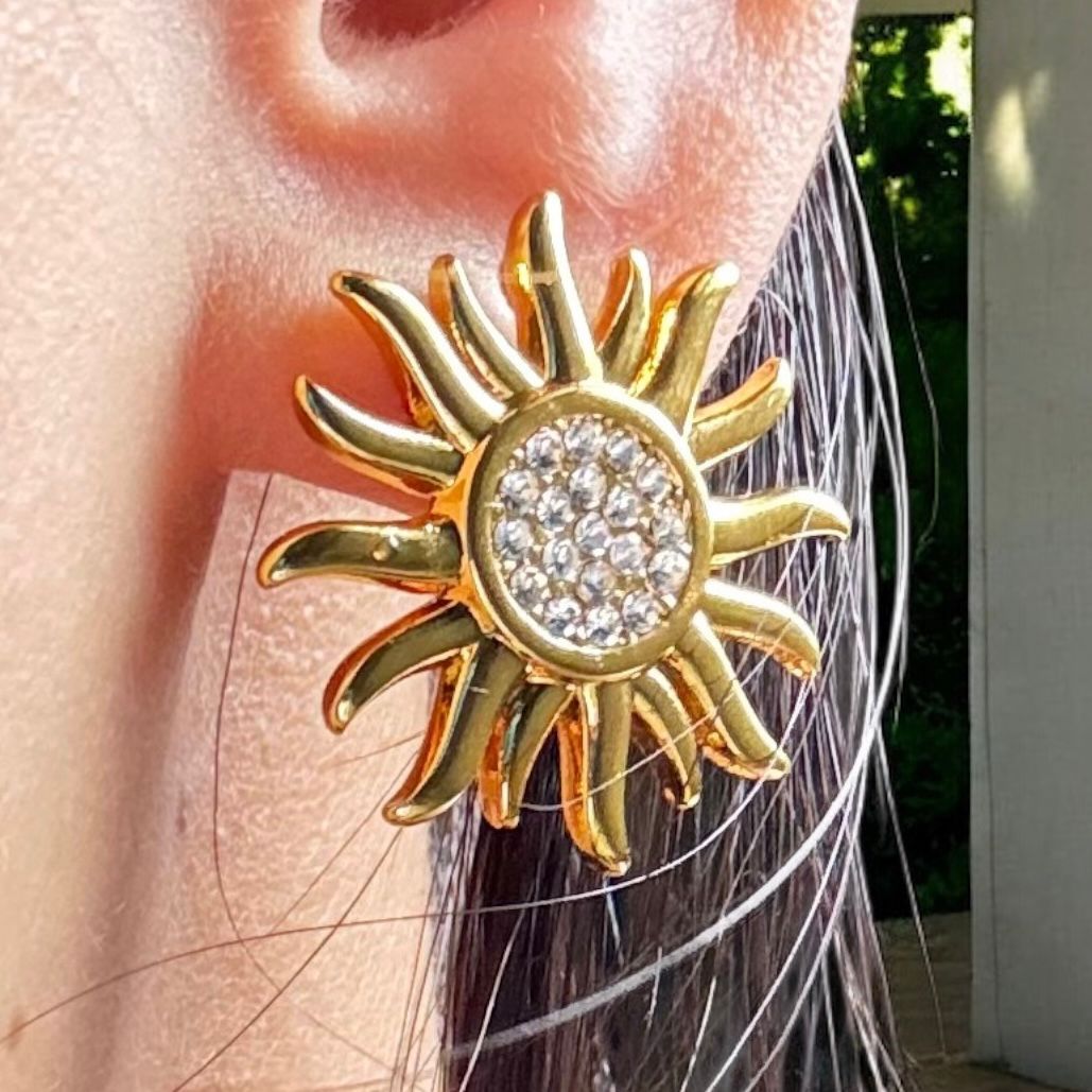 SUNLIT RADIANCE STUDS EARRINGS