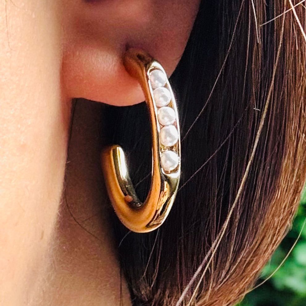 GOLDEN WAVE PEARL HOOPS EARRINGS