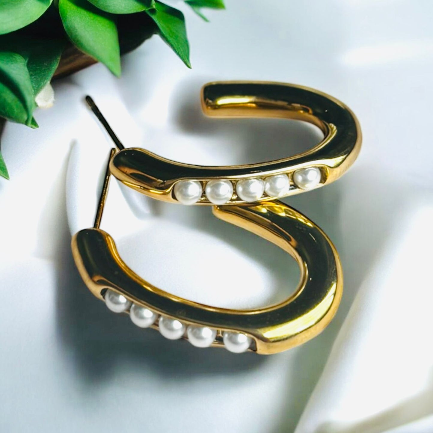 GOLDEN WAVE PEARL HOOPS EARRINGS