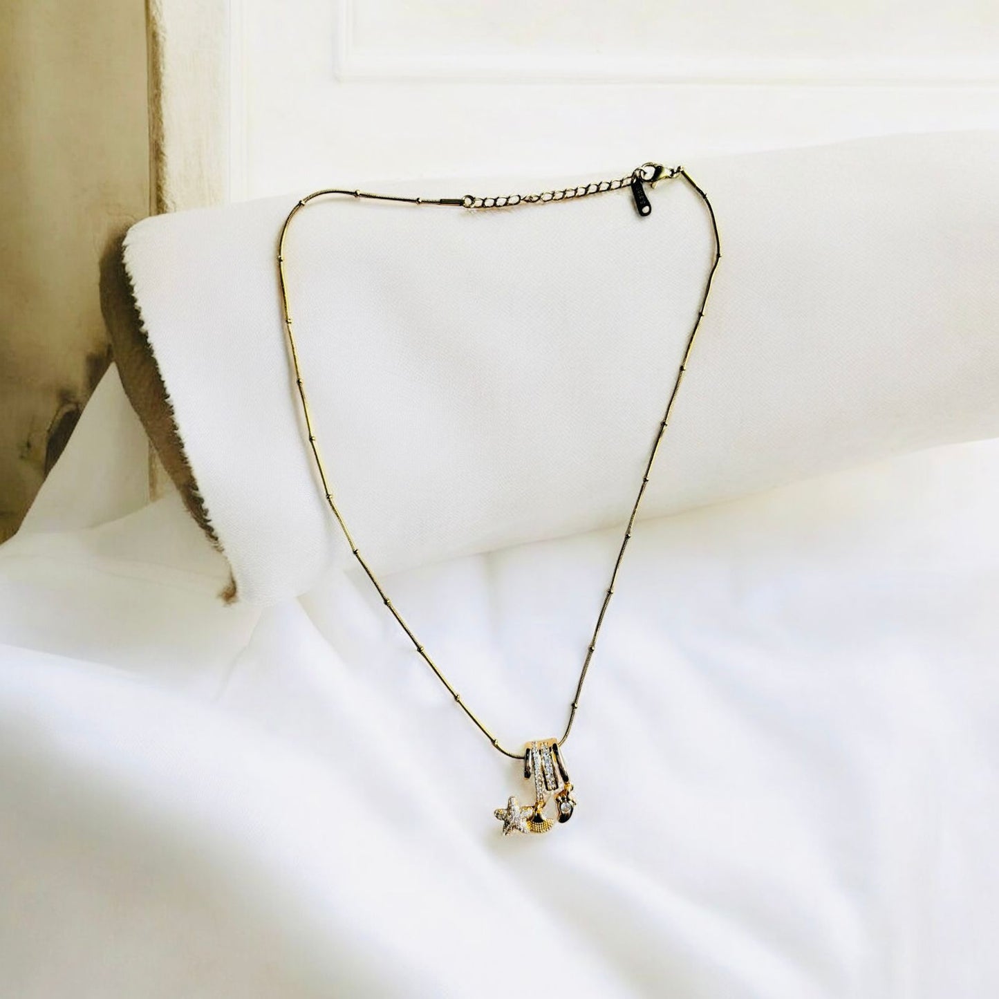 CRYSTAL DIVINE NECKLACE