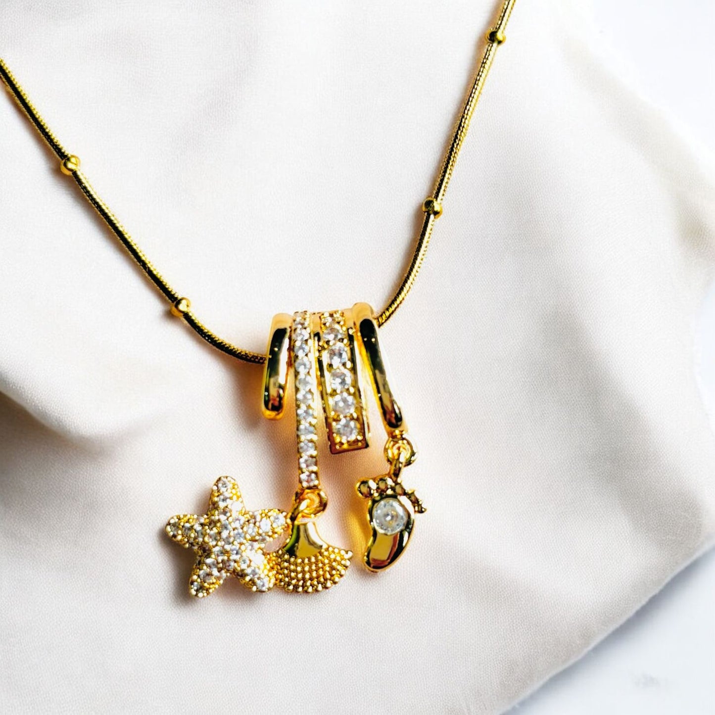 CRYSTAL DIVINE NECKLACE
