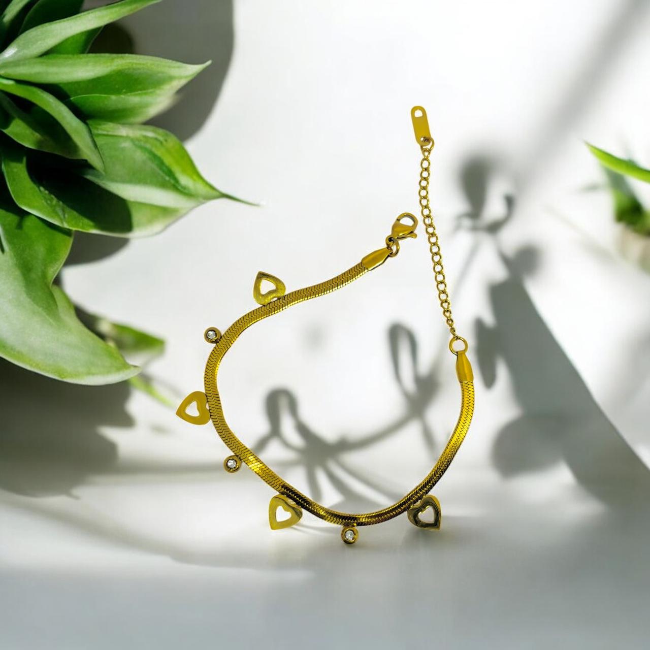 HEART WINK CHAIN BRACELET
