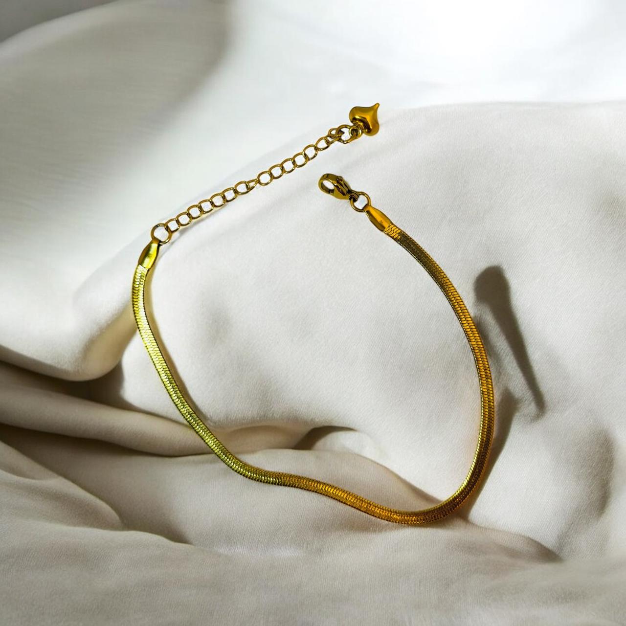 SLEEK CURVE CLASSIC BRACELET