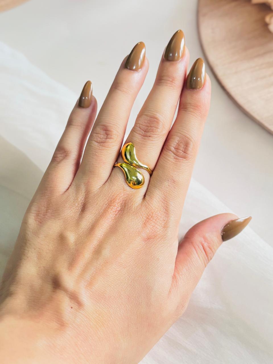 GOLDEN PETAL WRAP RING