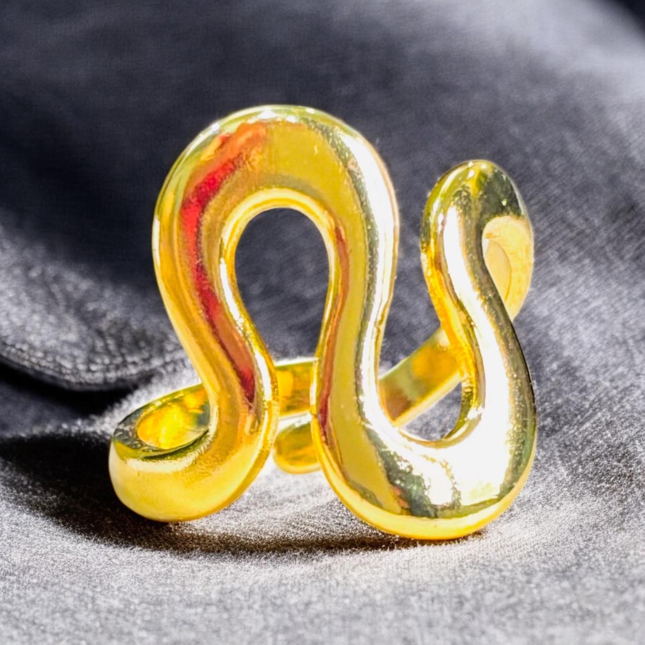 GOLDEN WAVE LOOP RING