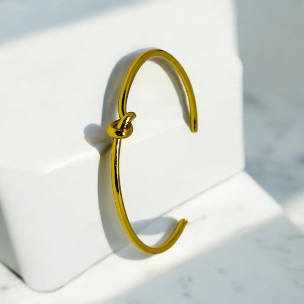 GOLDEN KNOT MINIMAL CUFF BRACELET