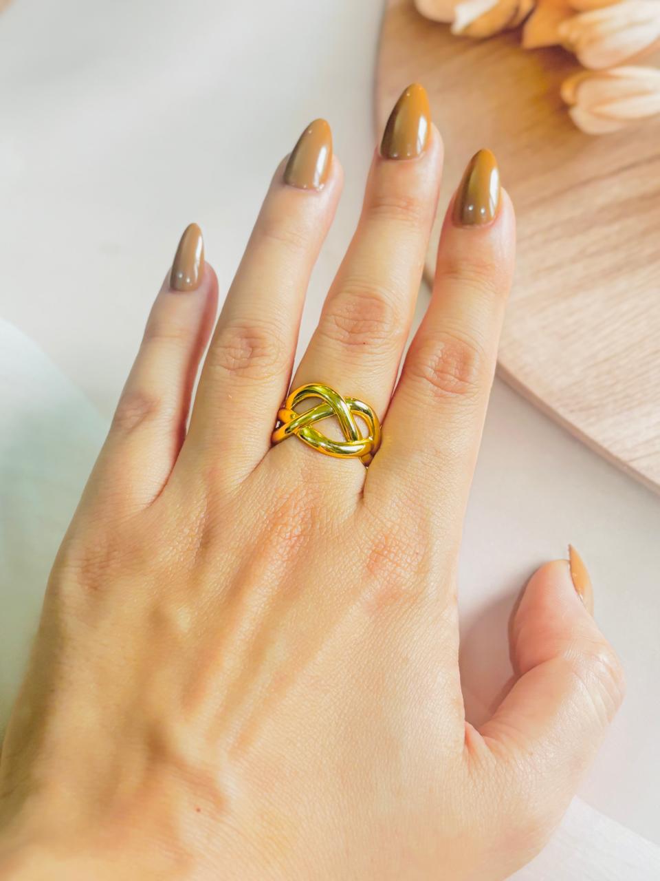 GOLDEN INFINITY KNOT RING