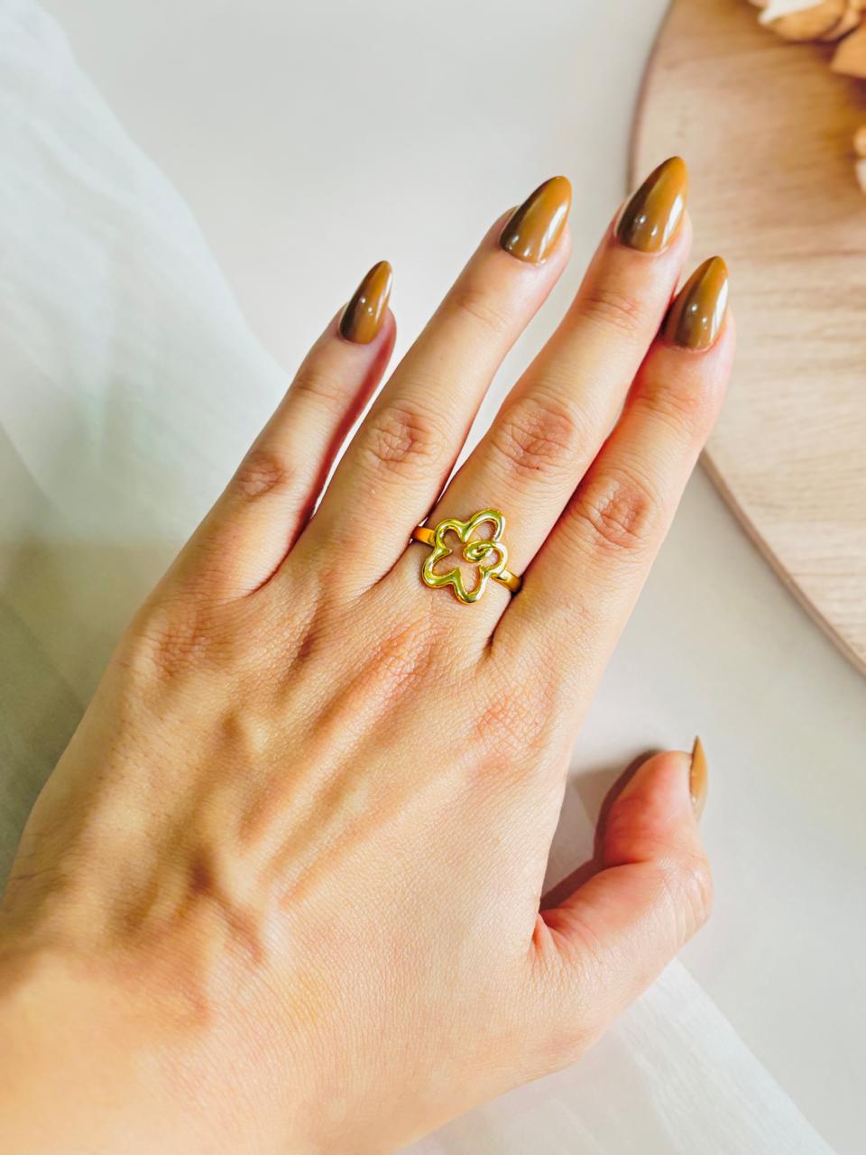 GOLDEN DOODLE FLOWER RING
