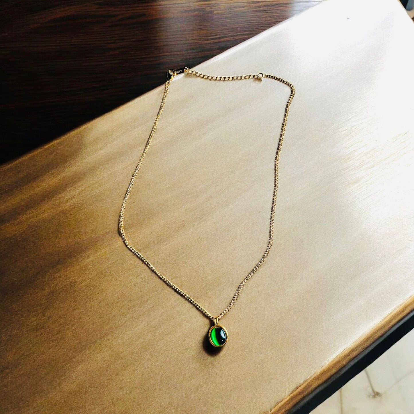EMERALD GLOW PENDANT NECKLACE
