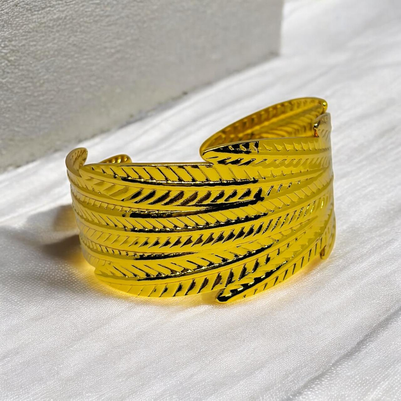 FEATHER WRAP OPEN CUFF BRACELET