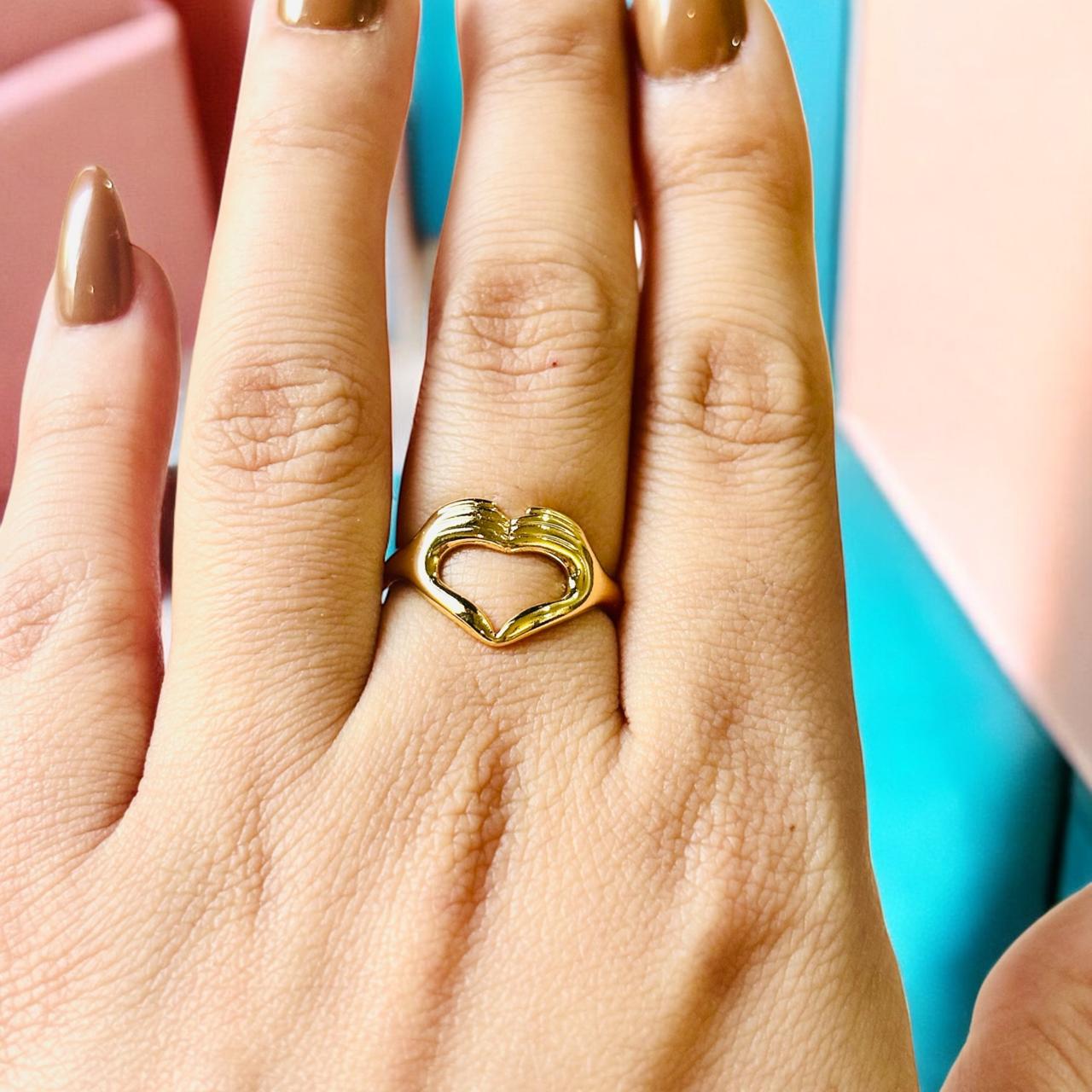 GOLDEN COMPLETE HEART RING