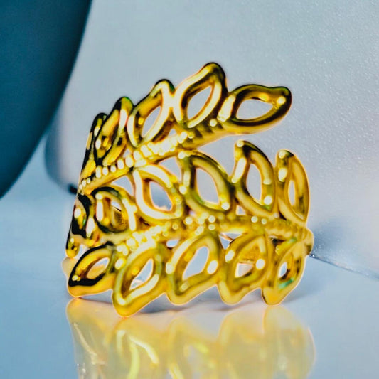 GOLDEN VINE RING