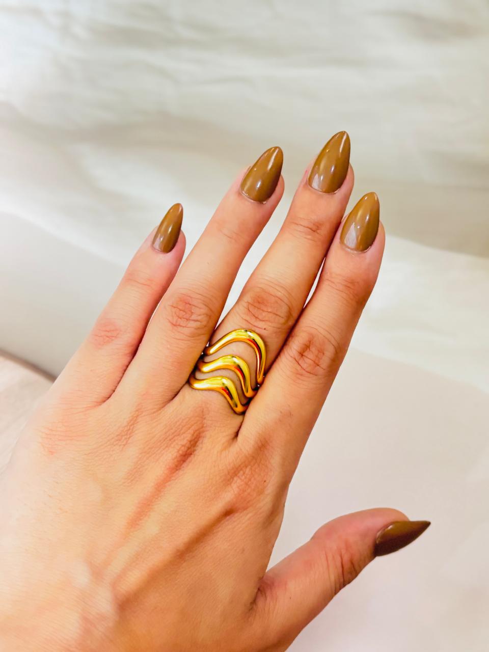 GOLDEN DRIP RING