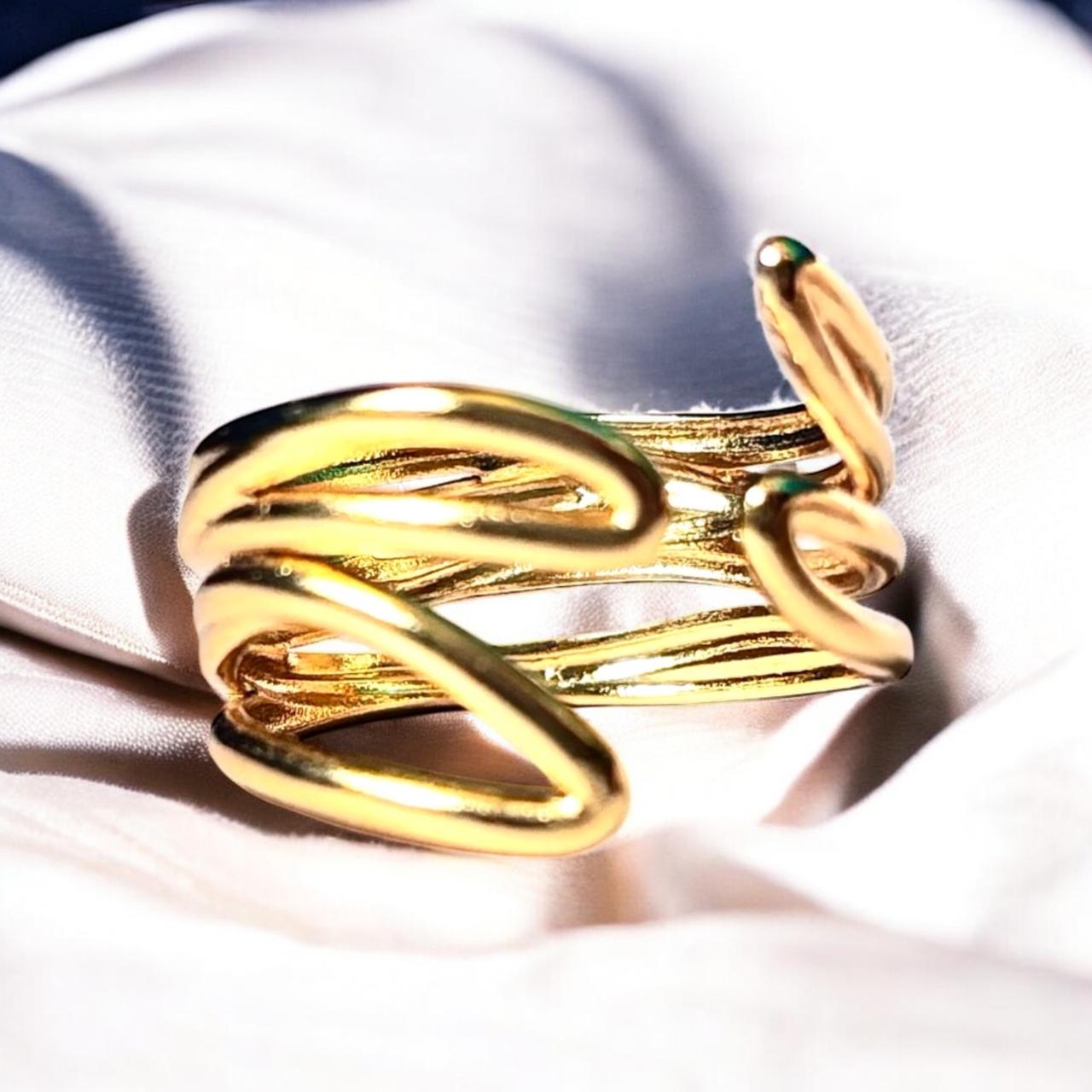 GOLDEN HUG ME TIGHT RING