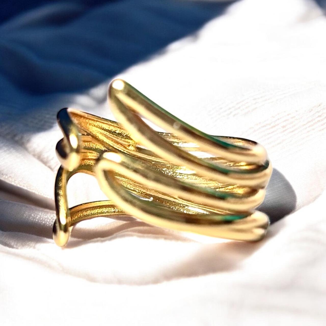 GOLDEN HUG ME TIGHT RING