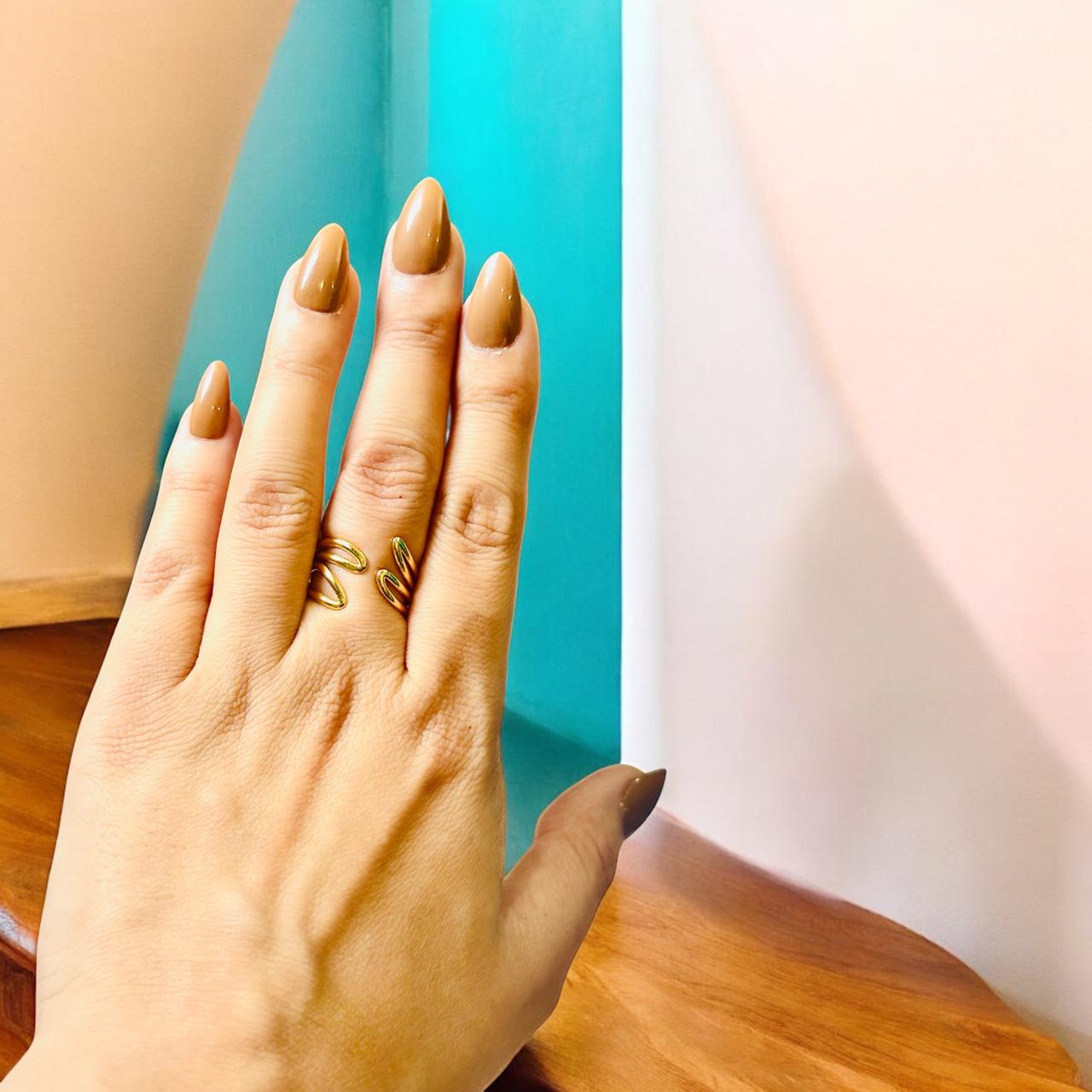 GOLDEN HUG ME TIGHT RING