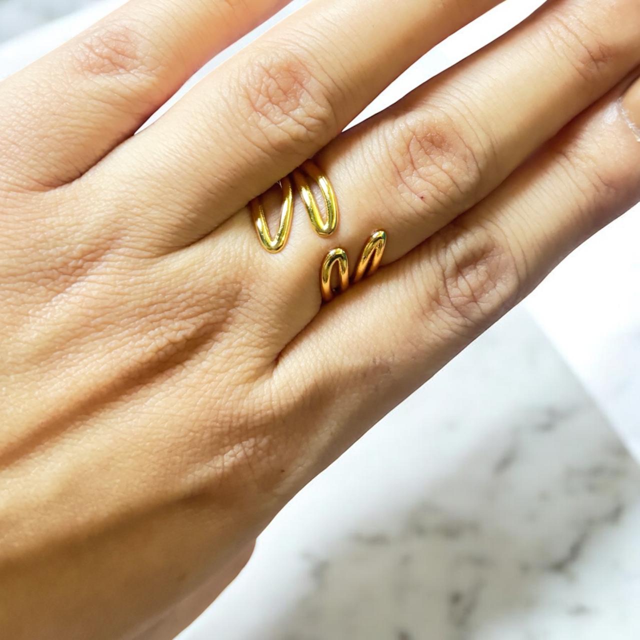 GOLDEN HUG ME TIGHT RING