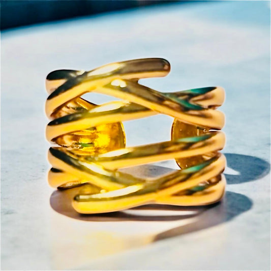 GOLDEN EMBRACE RING