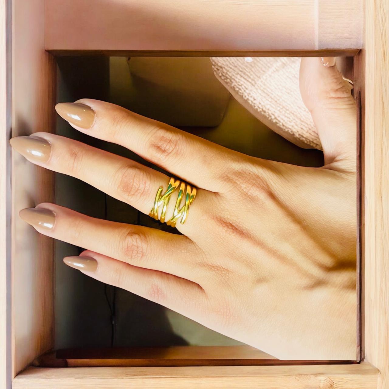 GOLDEN EMBRACE RING