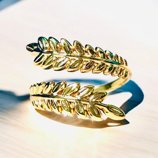 GOLDEN LEAFY RING