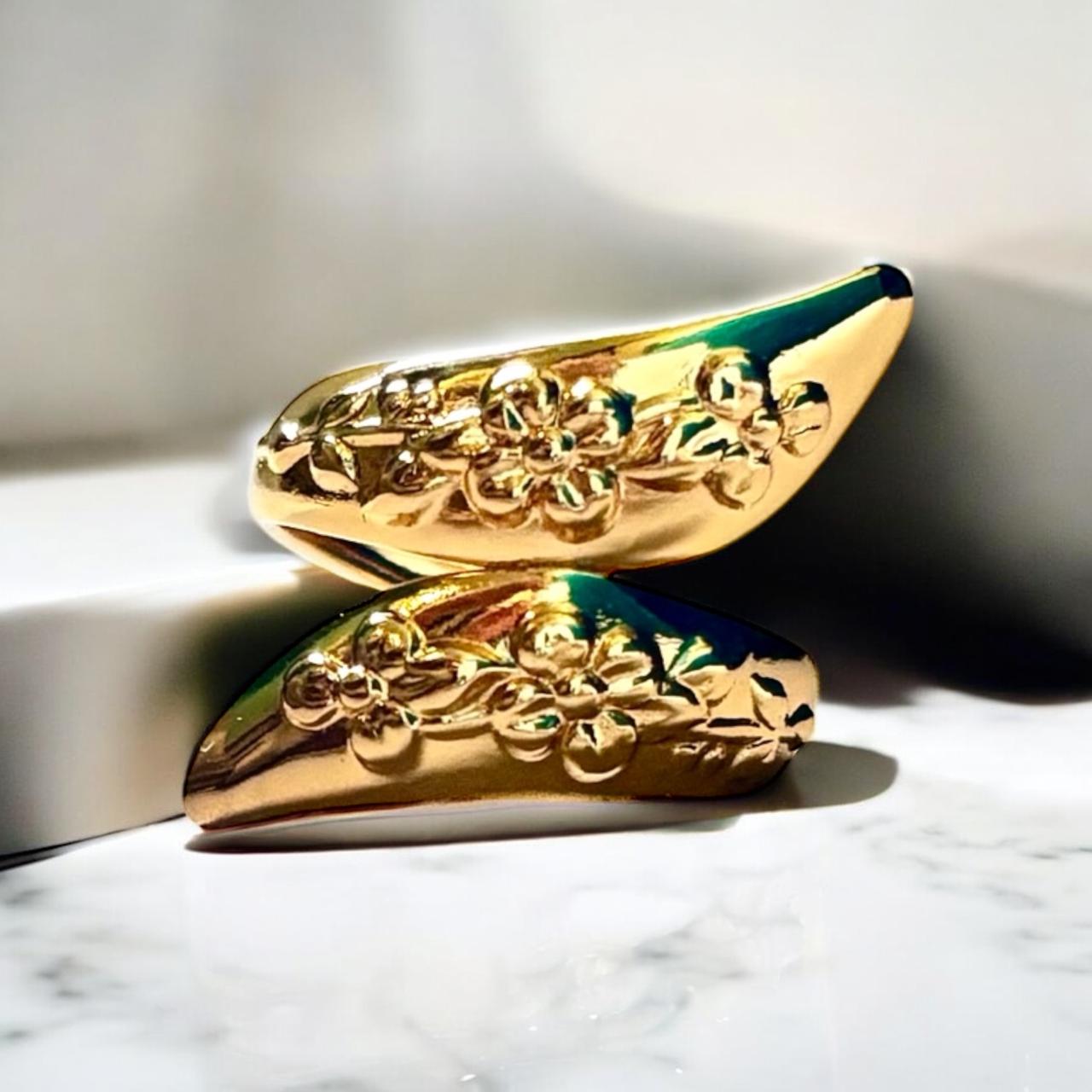 GOLDEN LILY RING