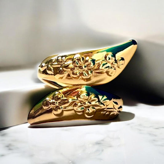 GOLDEN LILY RING