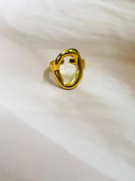 GOLDEN SASSY LOOP RING