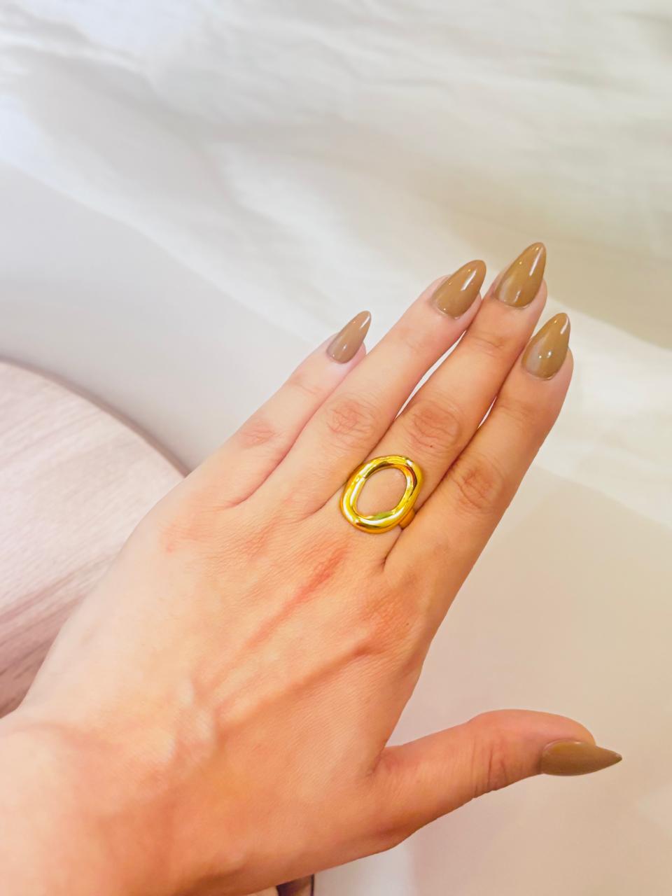 GOLDEN SASSY LOOP RING