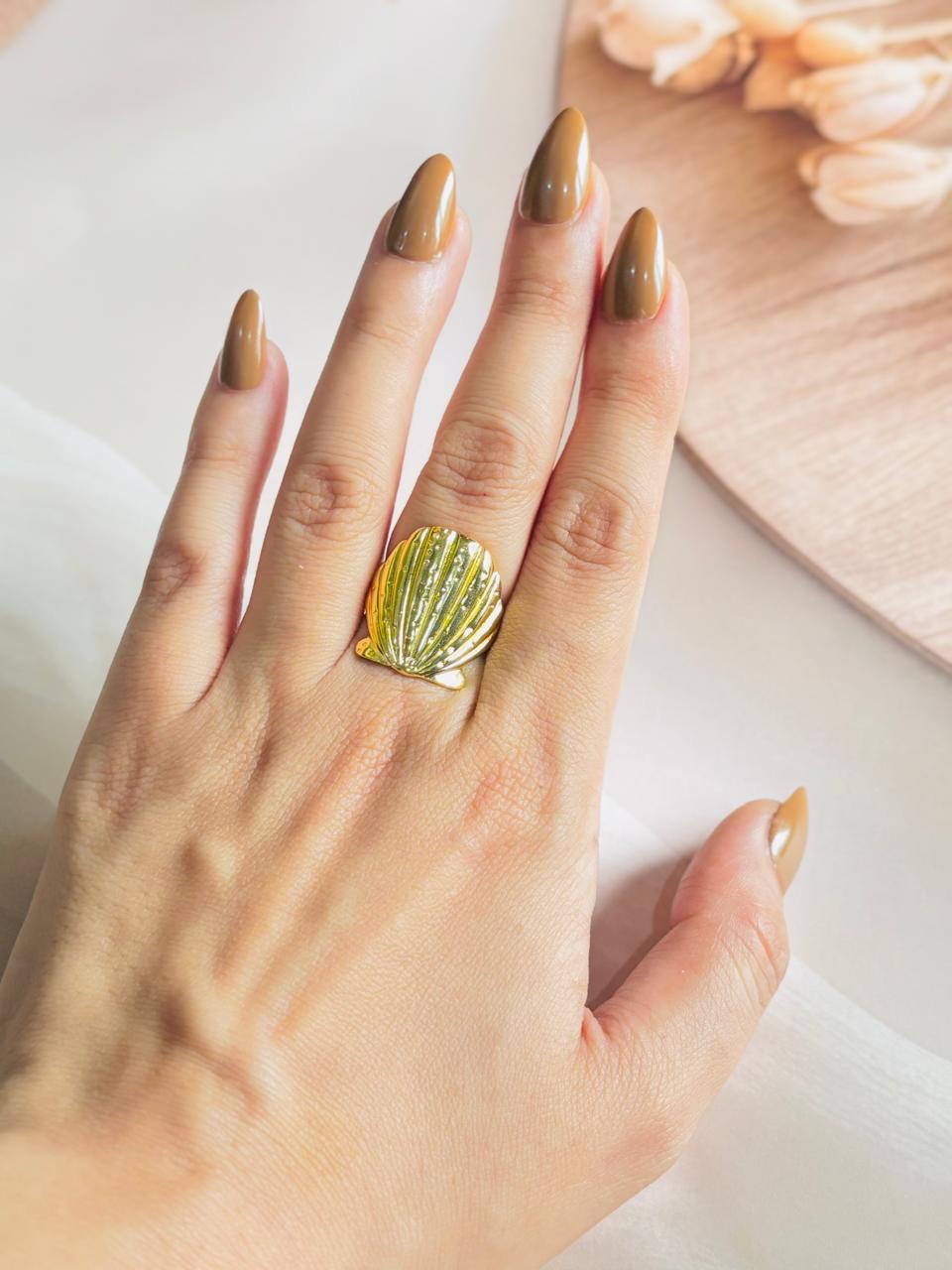 GOLDEN SHELL RING