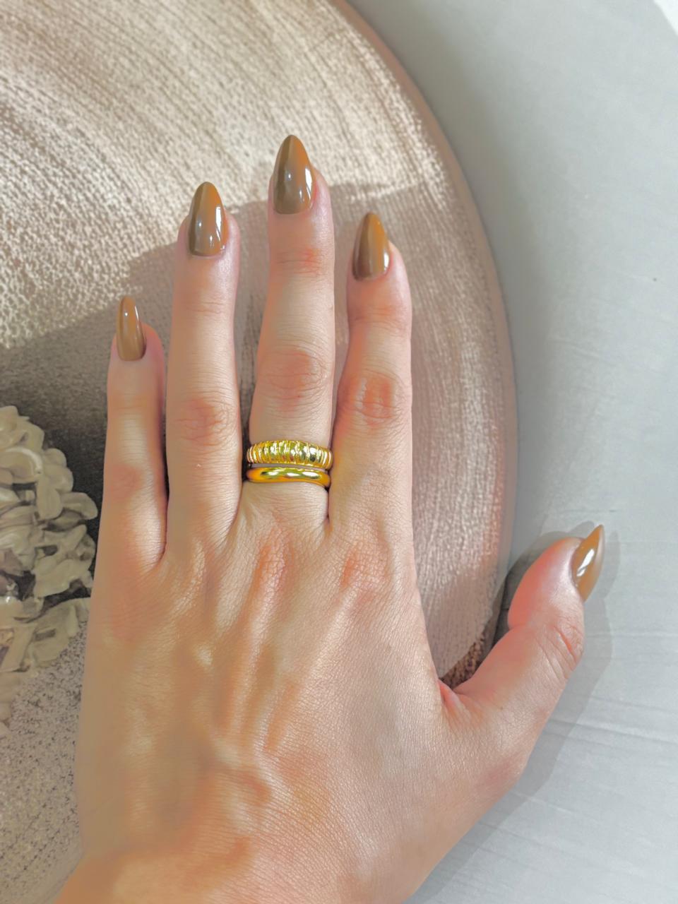GOLDEN SLEEK TWIST RING