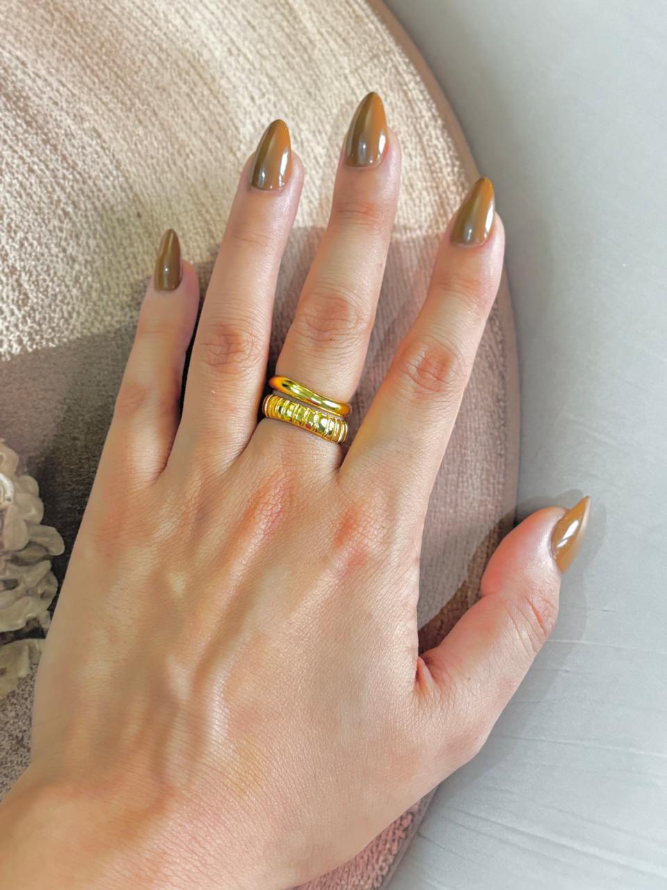 GOLDEN SLEEK TWIST RING