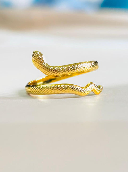 GOLDEN SLITHER TWIST RING