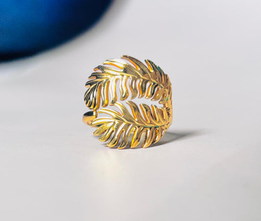 GOLDEN PETAL RING
