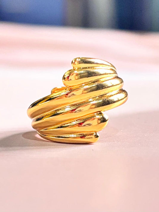GOLDEN TWISTED RING