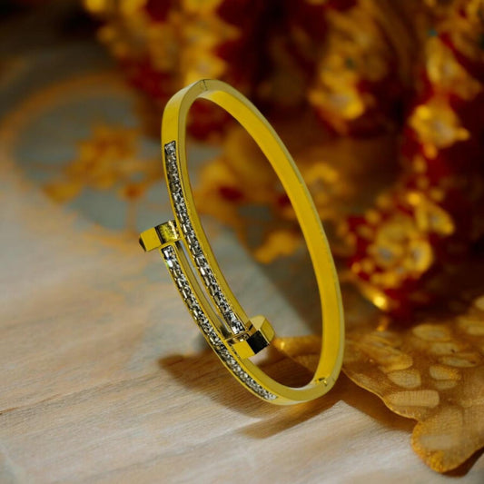 T-BAR CRYSTAL CLASP BRACELET